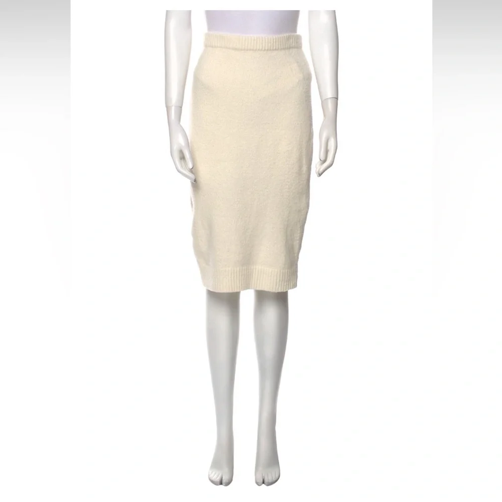 TOM FORD CASHMERE knit knee length pencil skirt. Winter white/ creamy white - Picture 2 of 7